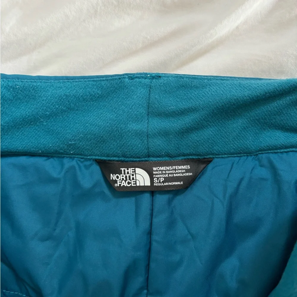 North Face Women’s Freedom ski pants - Picture 2 of 5